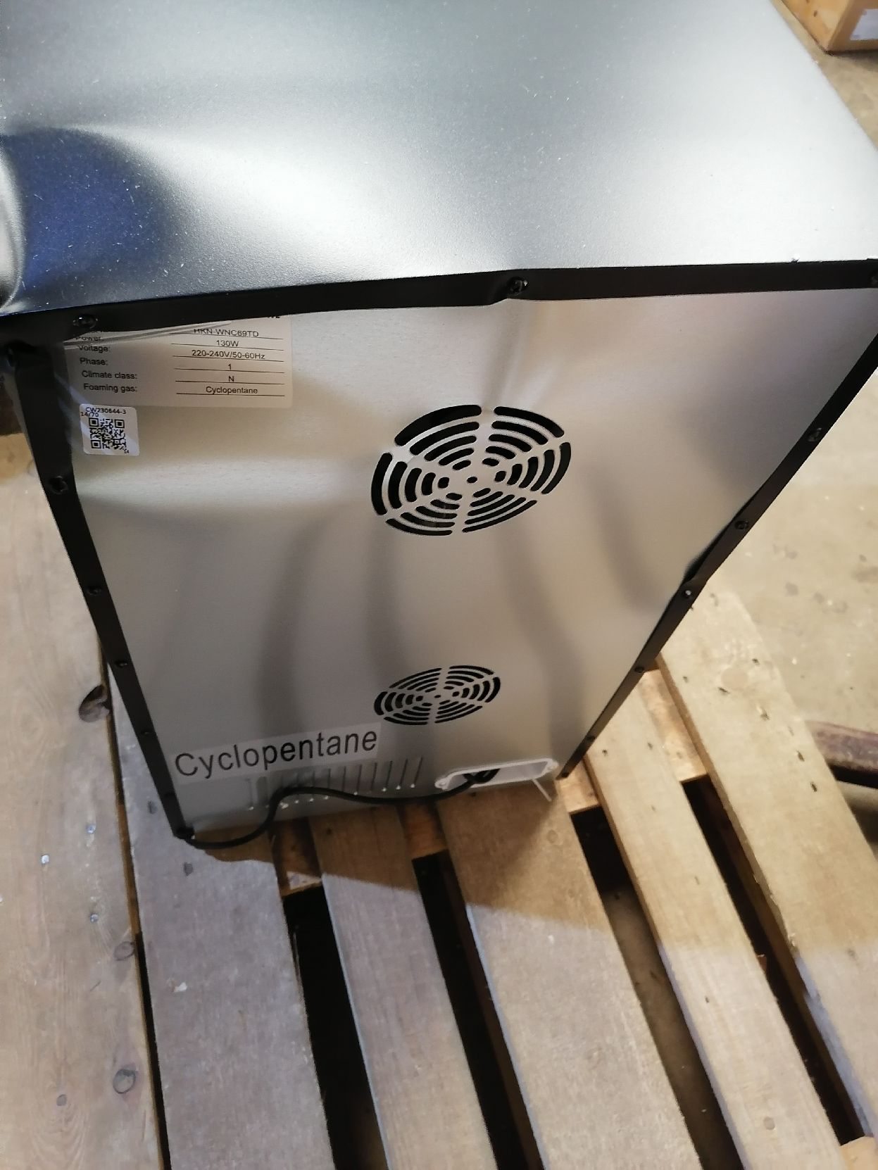 Винный шкаф Hurakan HKN-WNC69TD выставочный (218442)