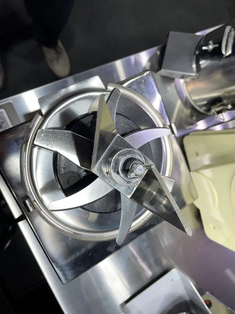 Двигатель с ножами в сборе для измельчителя Hurakan HKN-VC160